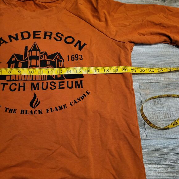 Sanderson Witch Museum Graohic Sweatshirt Crew Neck Womens Size Large - Picture 4 of 6